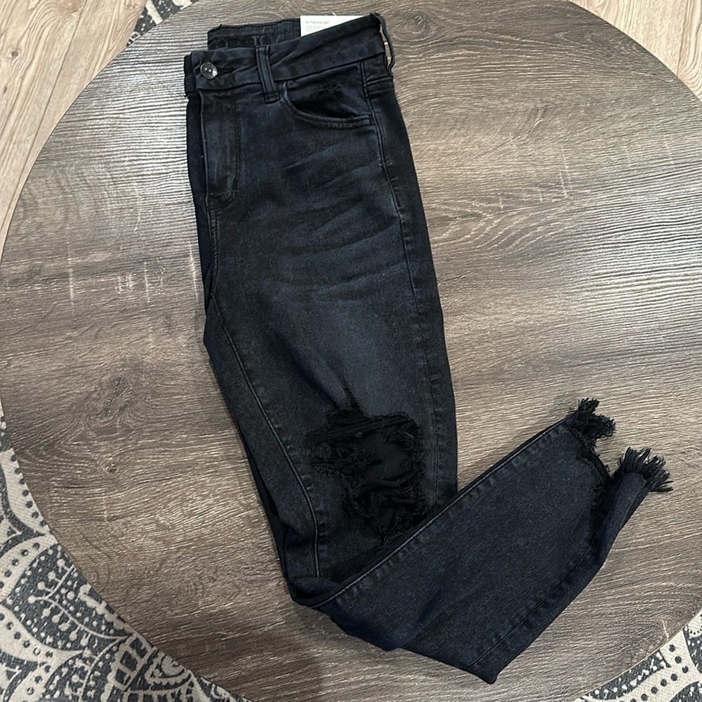 NWT American Eagle distressed black jegging crops